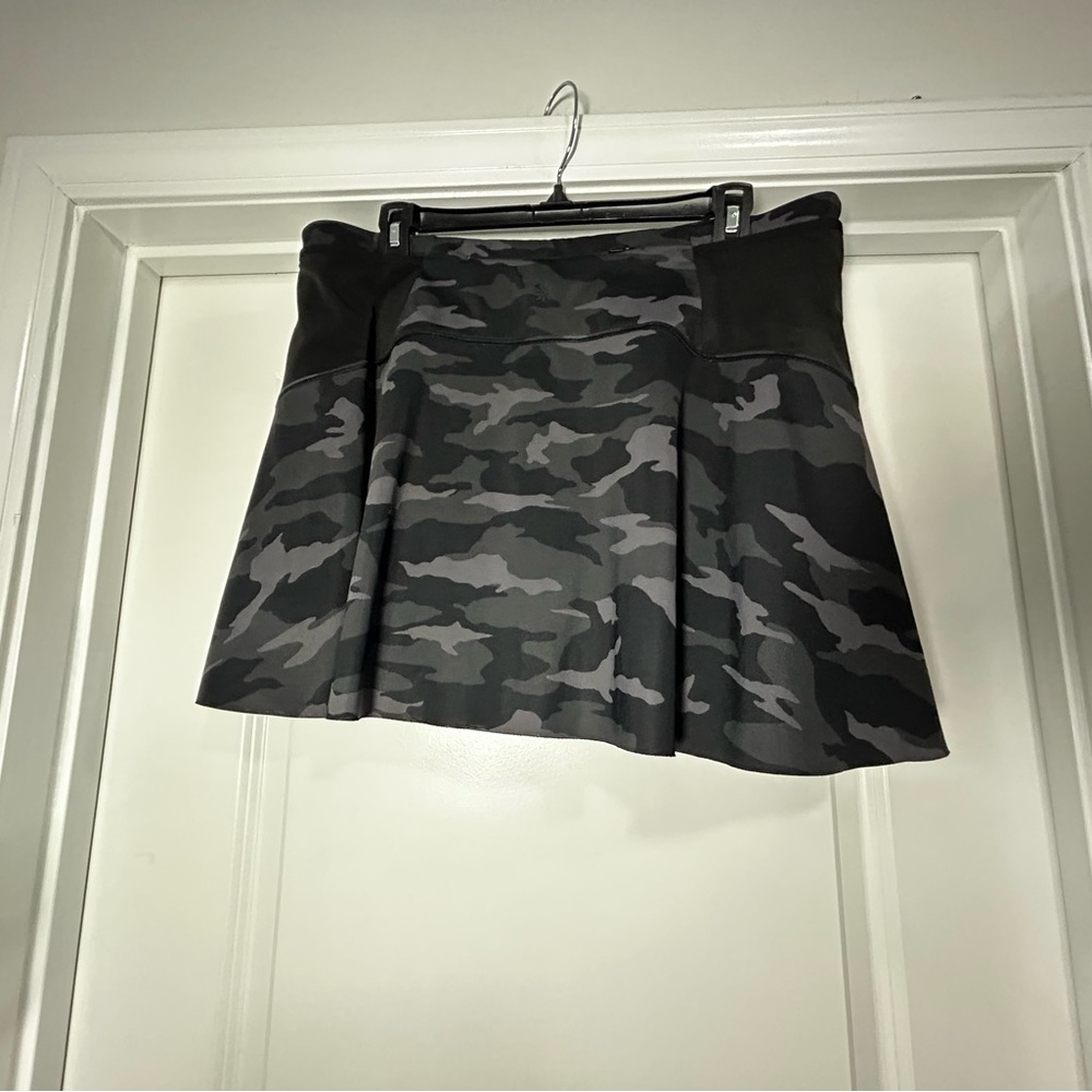 Athleta Black Camouflage Match Point Skort-13.5" - Picture 2 of 2
